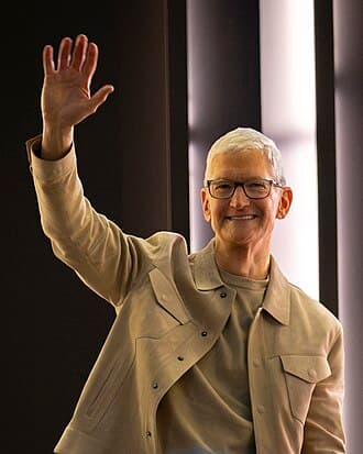 Tim Cook이 사임하면서 Apple은 기록적인 판매를 기록했지만 칩 부족이 예상됩니다.