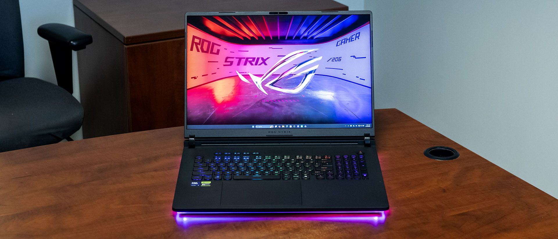 아수스 ROG 스트릭스 스카 18 (2026), 강력한 성능에도 아쉬운 점 남겨