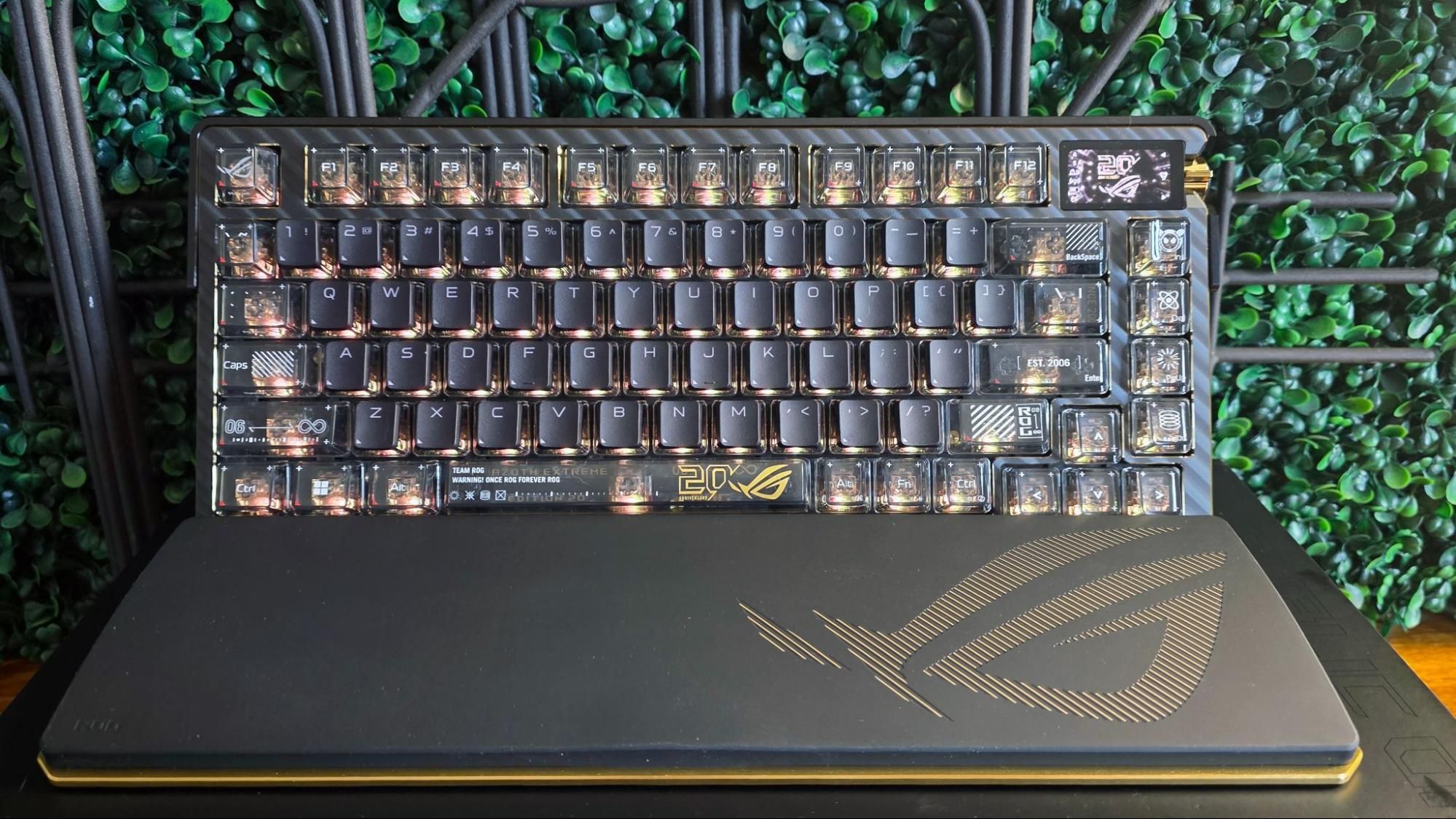 ASUS ROG, 20주년 기념 'Azoth Extreme Edition 20' 게이밍 키보드 공개