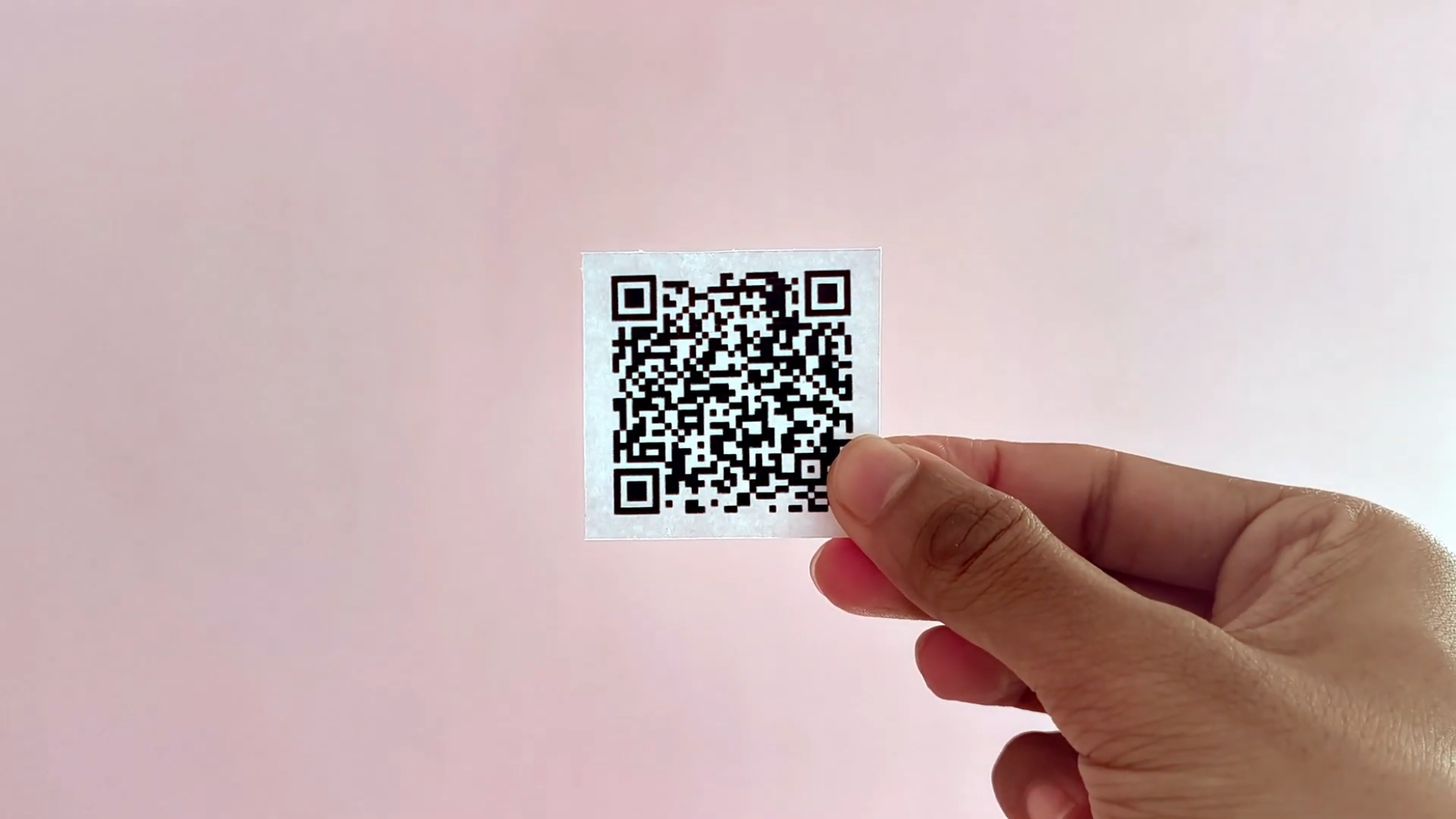 2.9MB 노래를 1000배 압축해 여덟 개의 QR 코드로 종이에 인쇄한 제작자 — 21KB 노래는 2분 길이