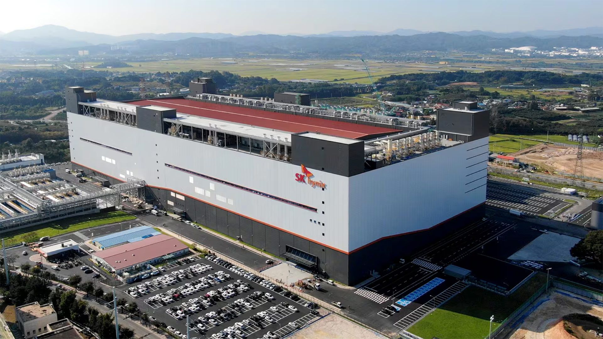 SK hynix will pay staff $50,000 apiece according to a tentative agreement with disgruntled workers — $1.79 bil