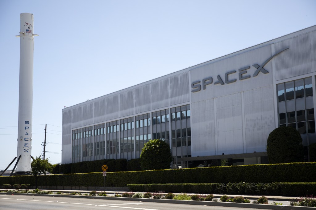 SpaceX는 텍사스의 'Terafab' 칩 공장에 최대 1,190억 달러를 투자할 예정입니다.